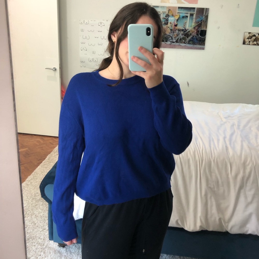 Beautiful deep blue sweater with zippers 💙